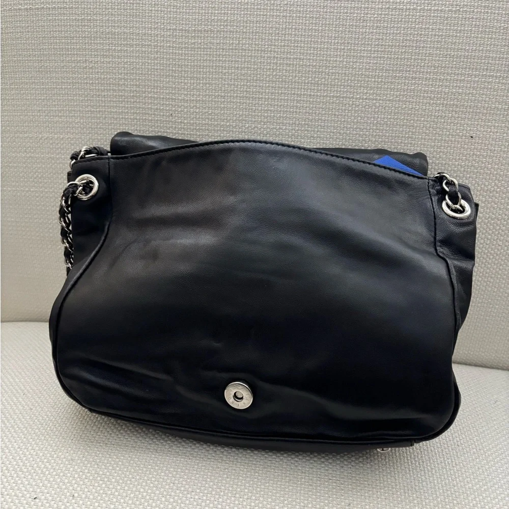 Vintage Black Quilted Shoulder Bag with Chain Trim - Picture 3 of 10